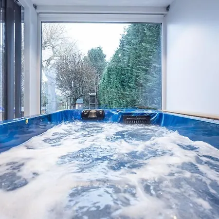Maison 2 Ch Avec Piscine Interieure Et Privatif